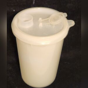 Vintage 1960s Tupperware 36 Ounce Pour All Handolier Shaker Container With Flip